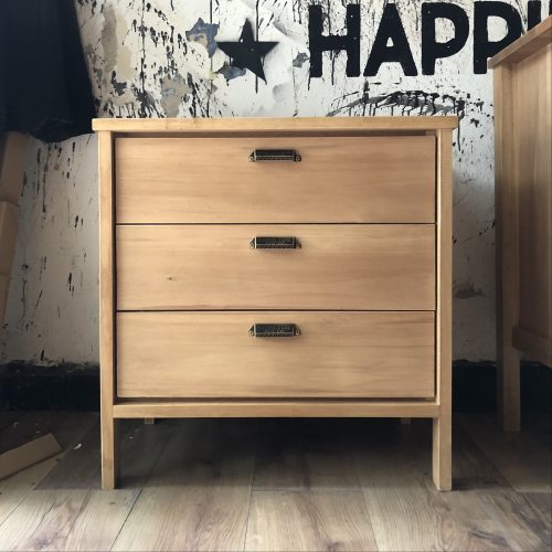 Mesa de luz N3 Brooklyn 3 cajones frente álamo